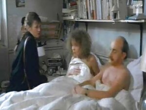 La fille gode sa por ...